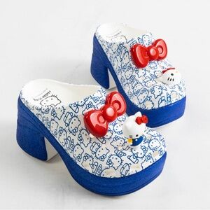 NWT ❤️💙🤍Hello Kitty Siren Clog Crocs 🤍💙❤️